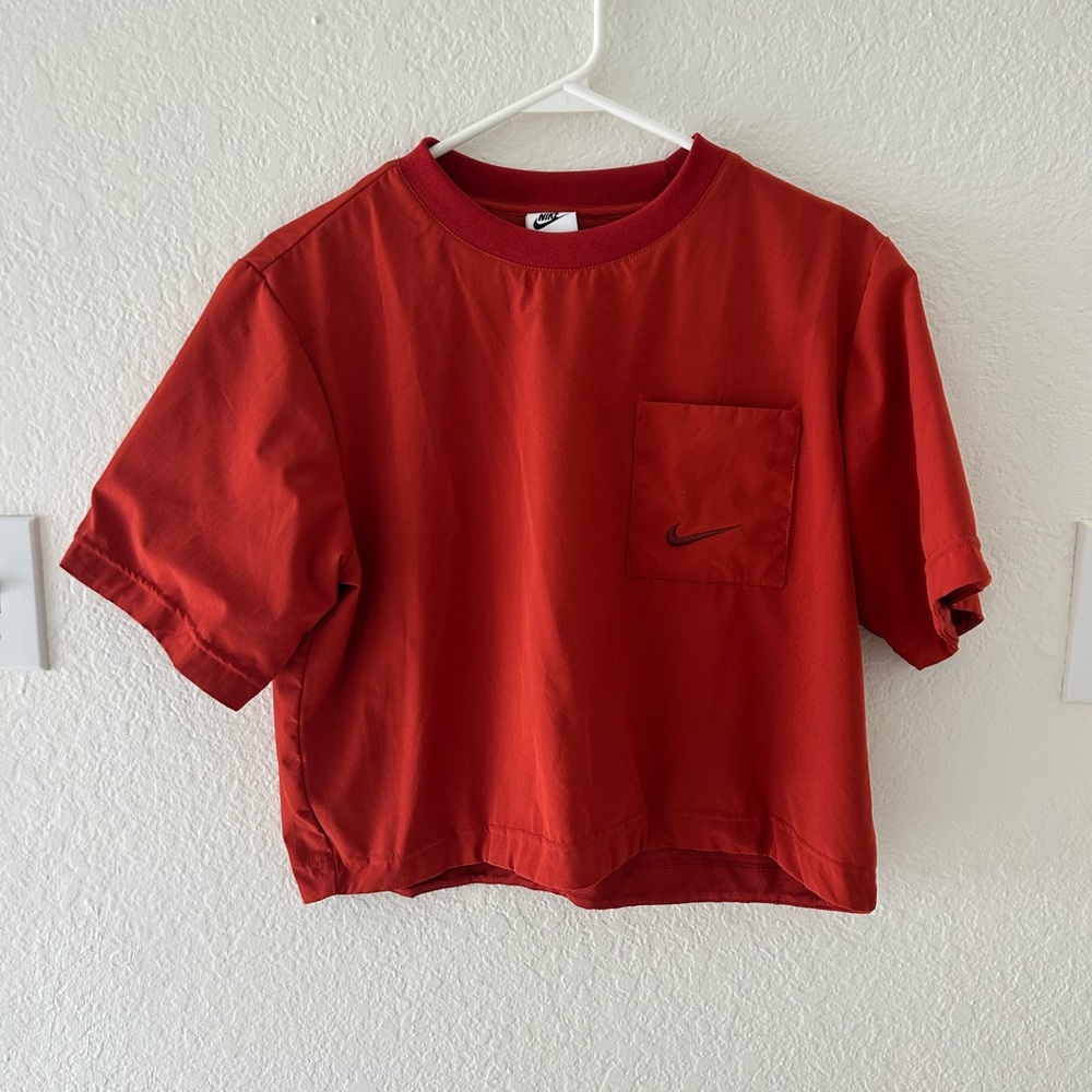 Nike Women’s Small Burnt Red Cropped Athletic Shirt